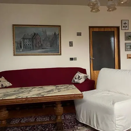 Prázdninový dům Příjemný řadový Rodinný Dům Se Zahradou *