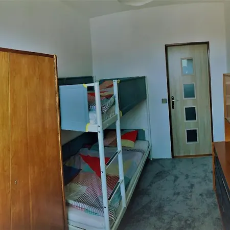 Příjemný řadový Rodinný Dům Se Zahradou Сasa de vacaciones *
