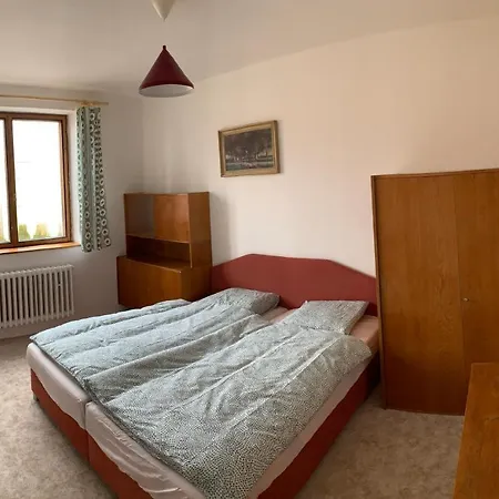 Příjemný řadový Rodinný Dům Se Zahradou *