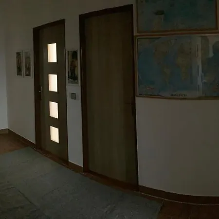 Příjemný řadový Rodinný Dům Se Zahradou * Cheb