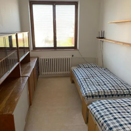 Příjemný řadový Rodinný Dům Se Zahradou * Cheb
